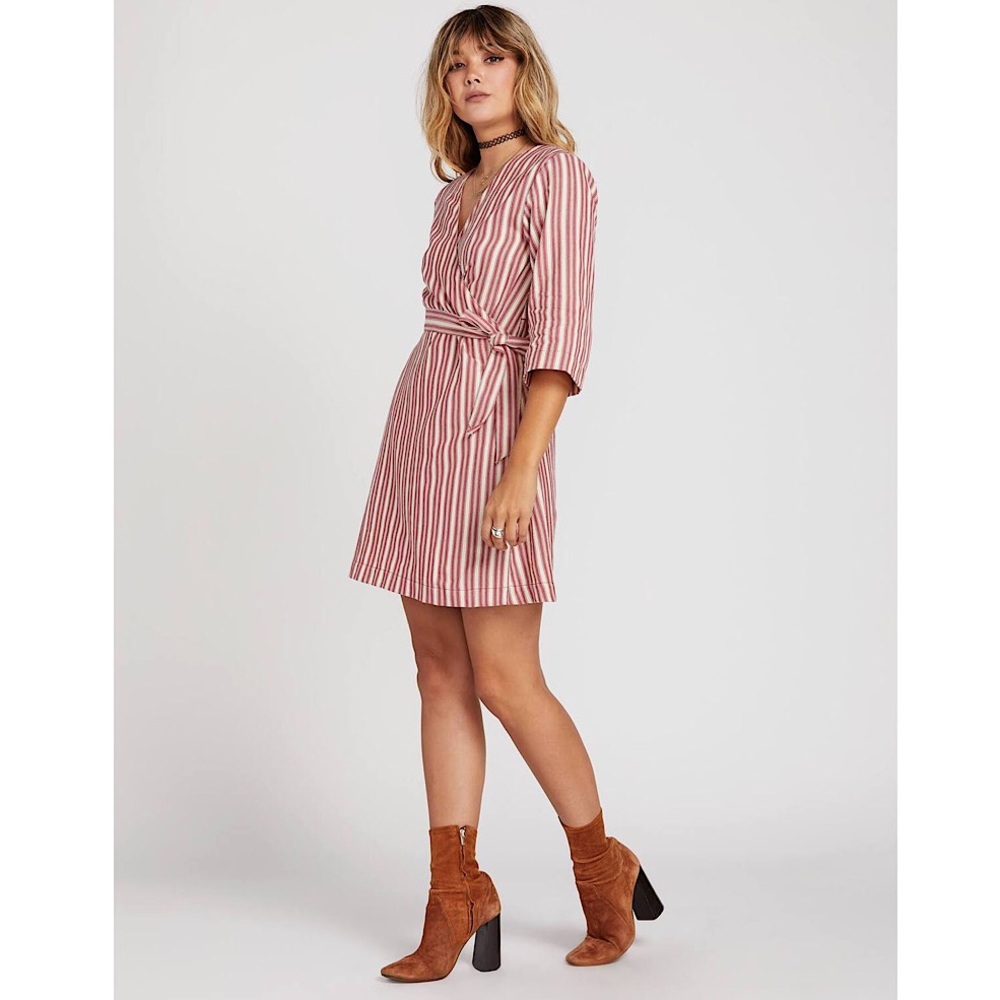 NWT Volcom The Pull Here Dress